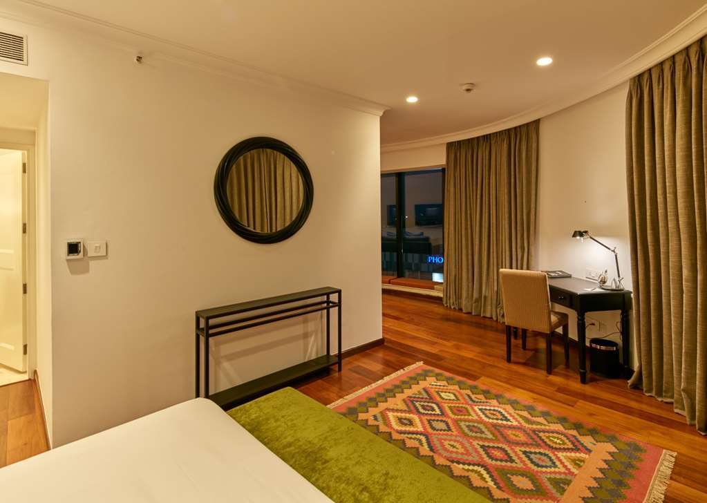 The Waverly Hotel & Residences Bangalore Bilik gambar